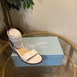 White sandals by Seychelles